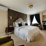 Lägenhetshotell Ateneea Luxury 3*