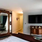 Ateneea Luxury