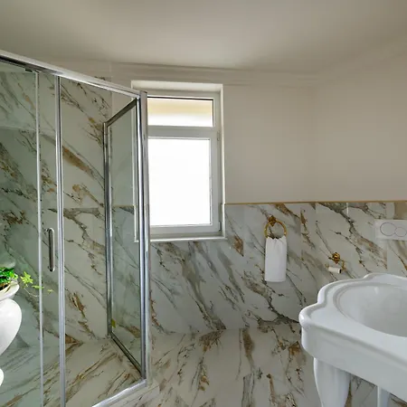 Ateneea Luxury Apartahotel 3*